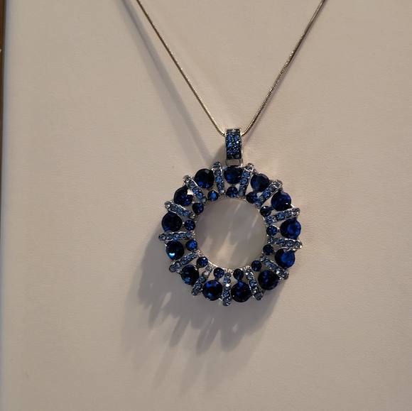 Long Circle pendant sweater necklace with blue and silver rhinestones - Picture 3 of 5